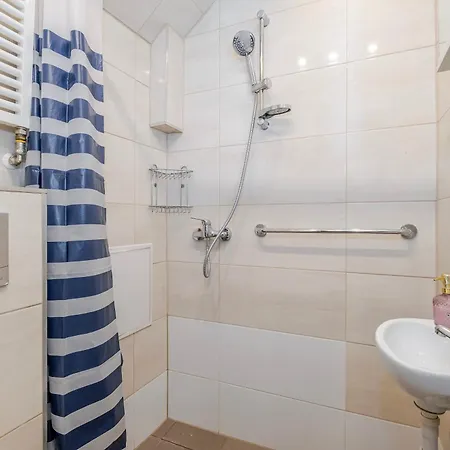 Apartment 6