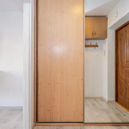 Apartment 6